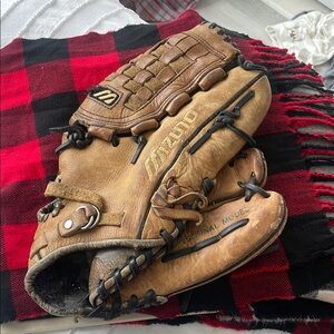Mizuno Tan Leather Baseball Glove